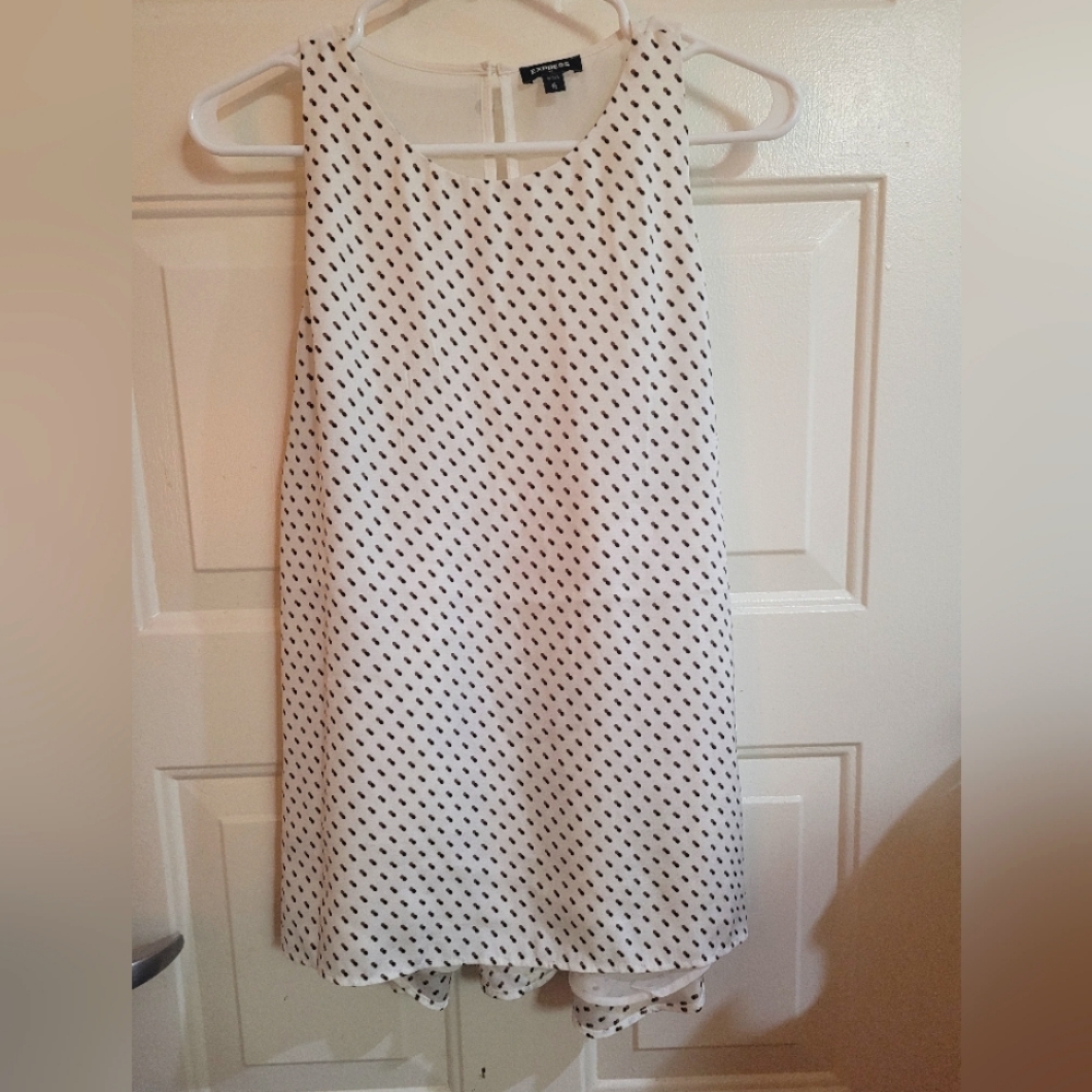 Express‎ Sleeveless Blouse Size XL